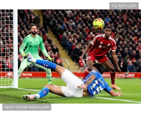 前英超球员亚当·约翰逊欺诈案开庭审理，案件涉及青少年足球投资